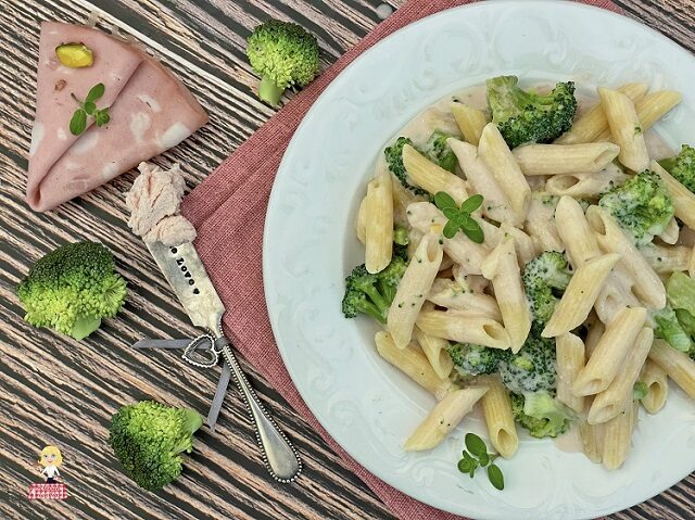 Pasta cremosa con mortadella e broccoli
