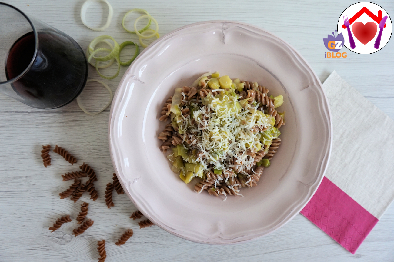 Pasta di farro con aglio porro e pecorino