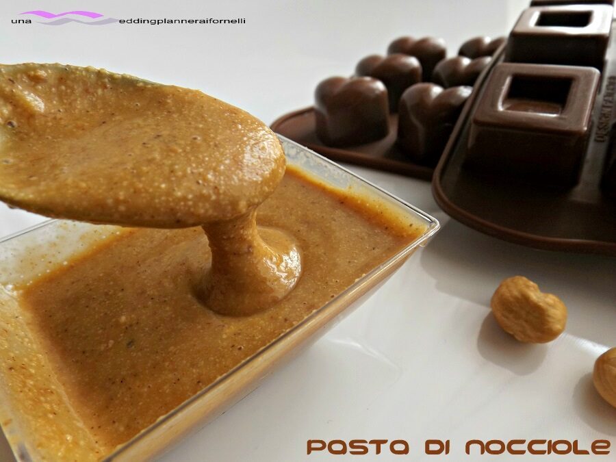 Pasta di nocciole con e senza bimby