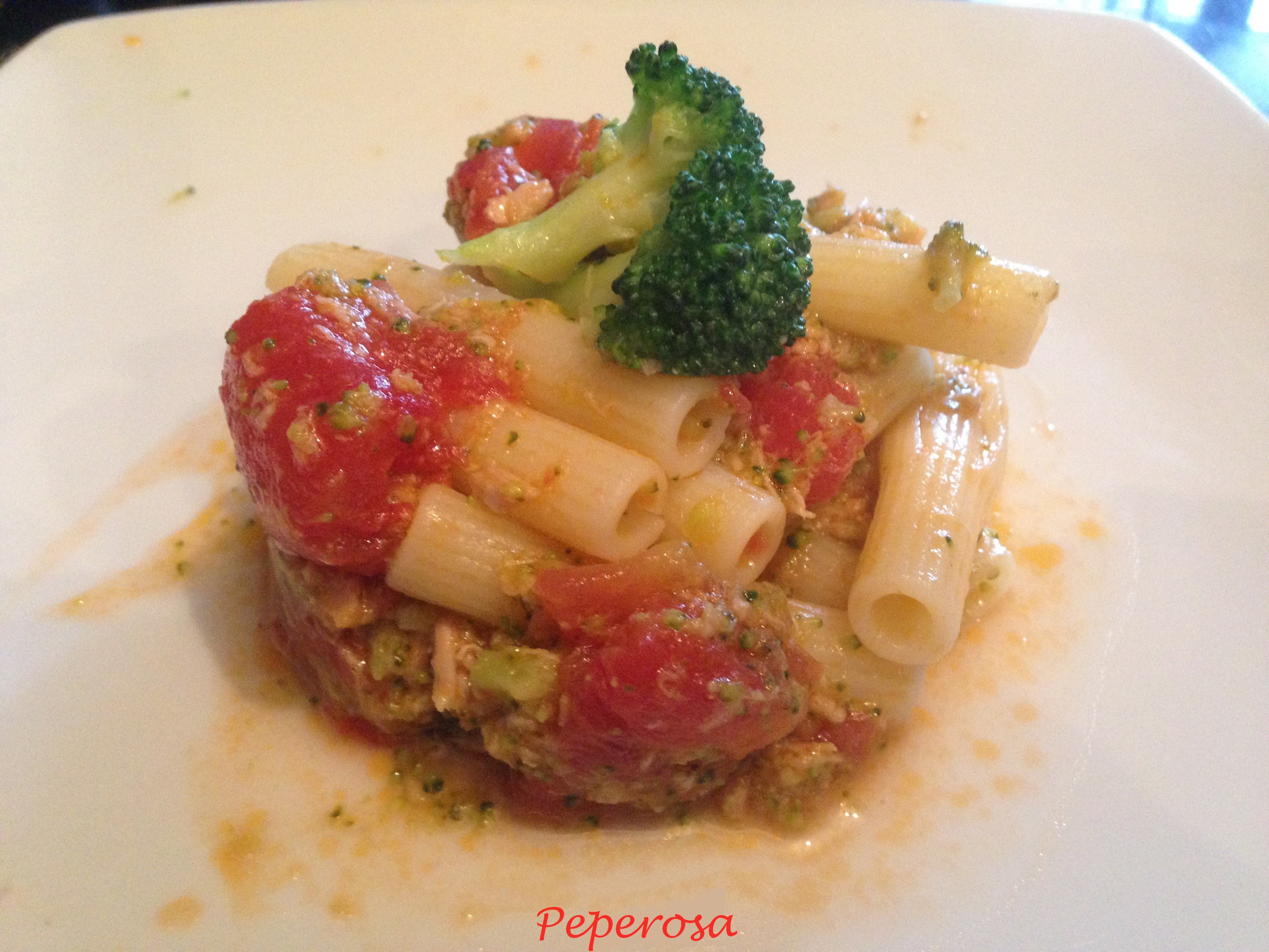Pasta di riso con tonno e broccoli
