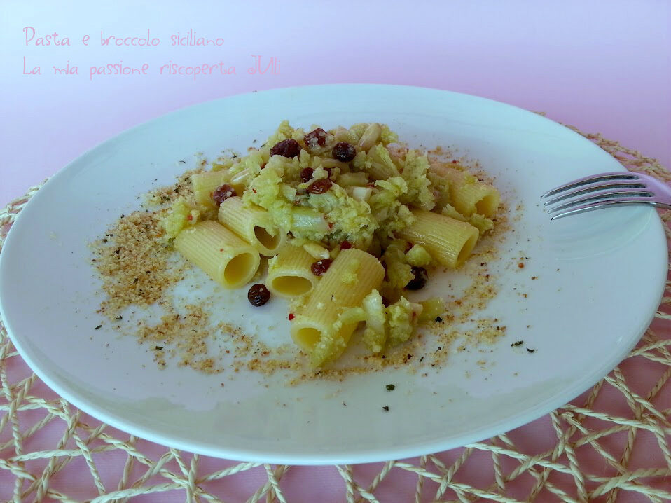 Pasta e broccolo siciliano, c u la muddica atturata