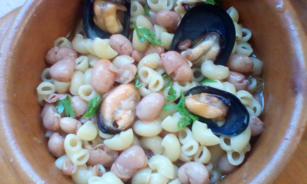 Pasta e fagioli con le cozze