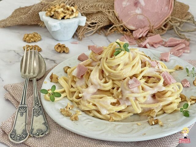 Pasta e mortadella senza panna 