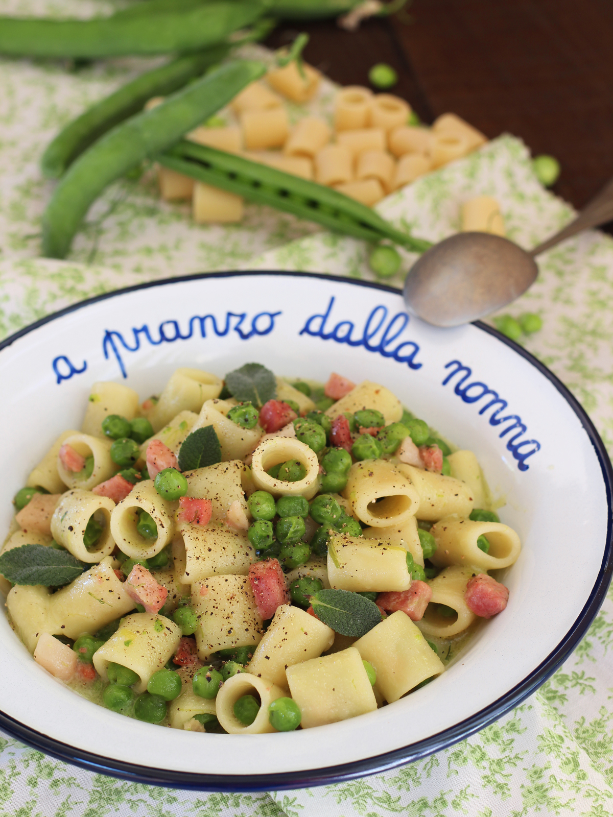 Pasta e piselli alla napoletana
