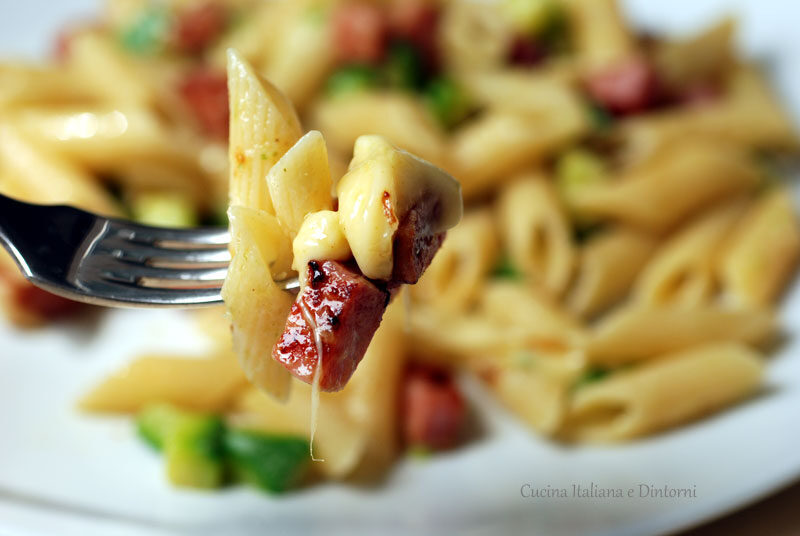 Pasta fredda al gouda e prosciutto croccante