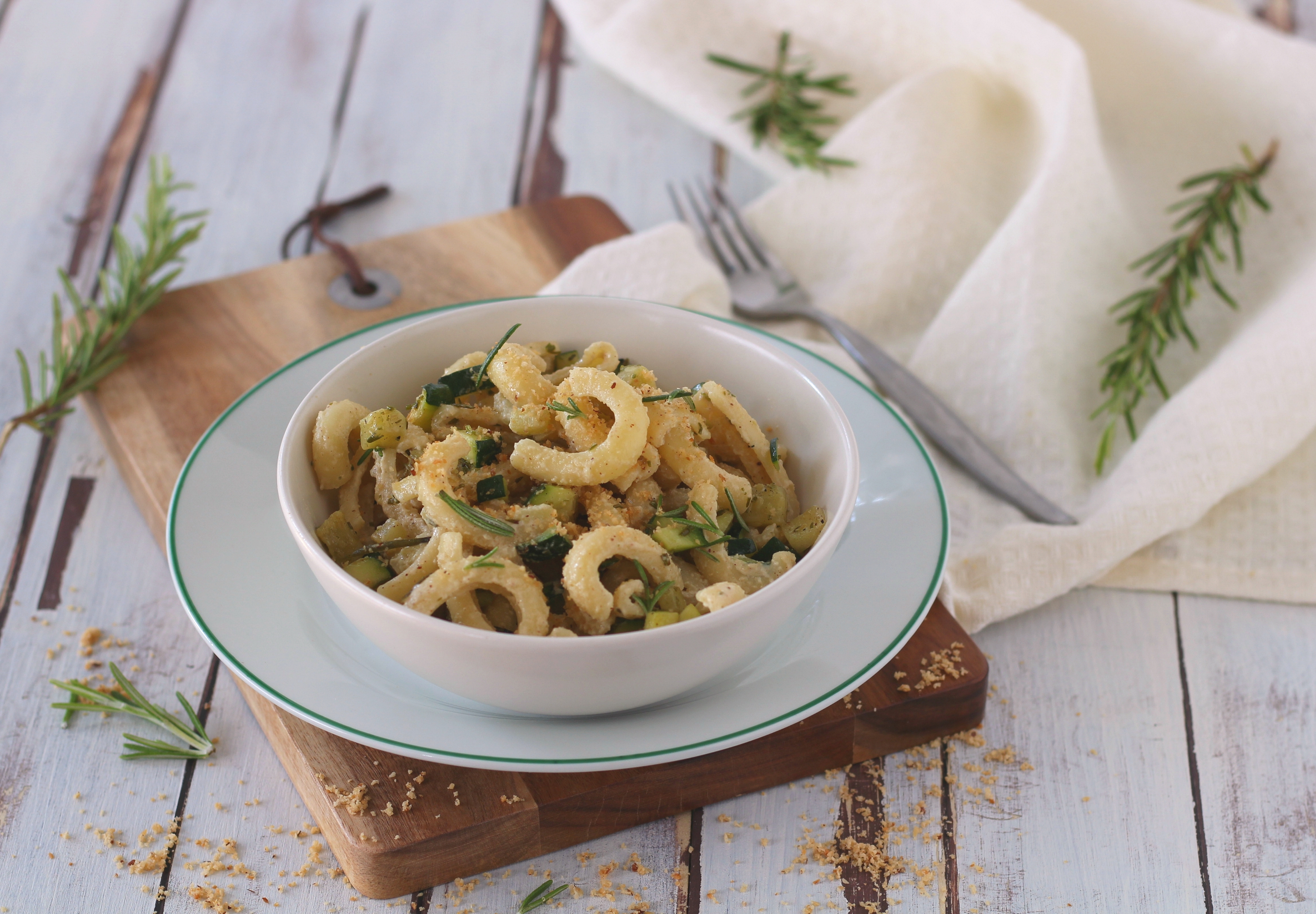 Pasta fredda al pesto di nocciole e rosmarino