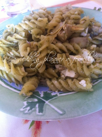 Pasta fredda carciofini, pesto e feta greca