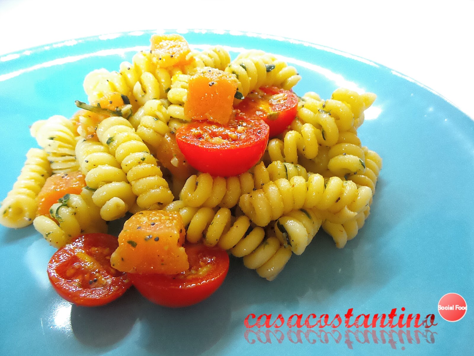 Pasta fredda ciliegino salmone e pesto