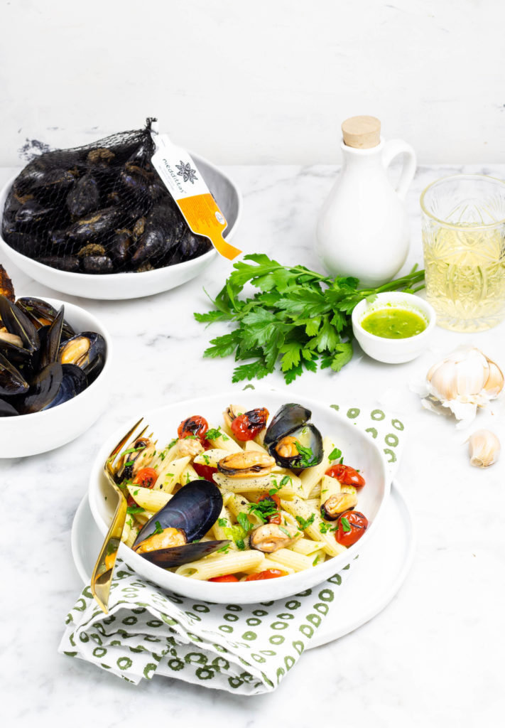 Pasta fredda con cozze e pomodorini grigliati