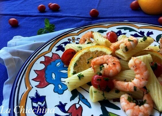 Pasta fredda con gamberetti, pomodorini ed arancia