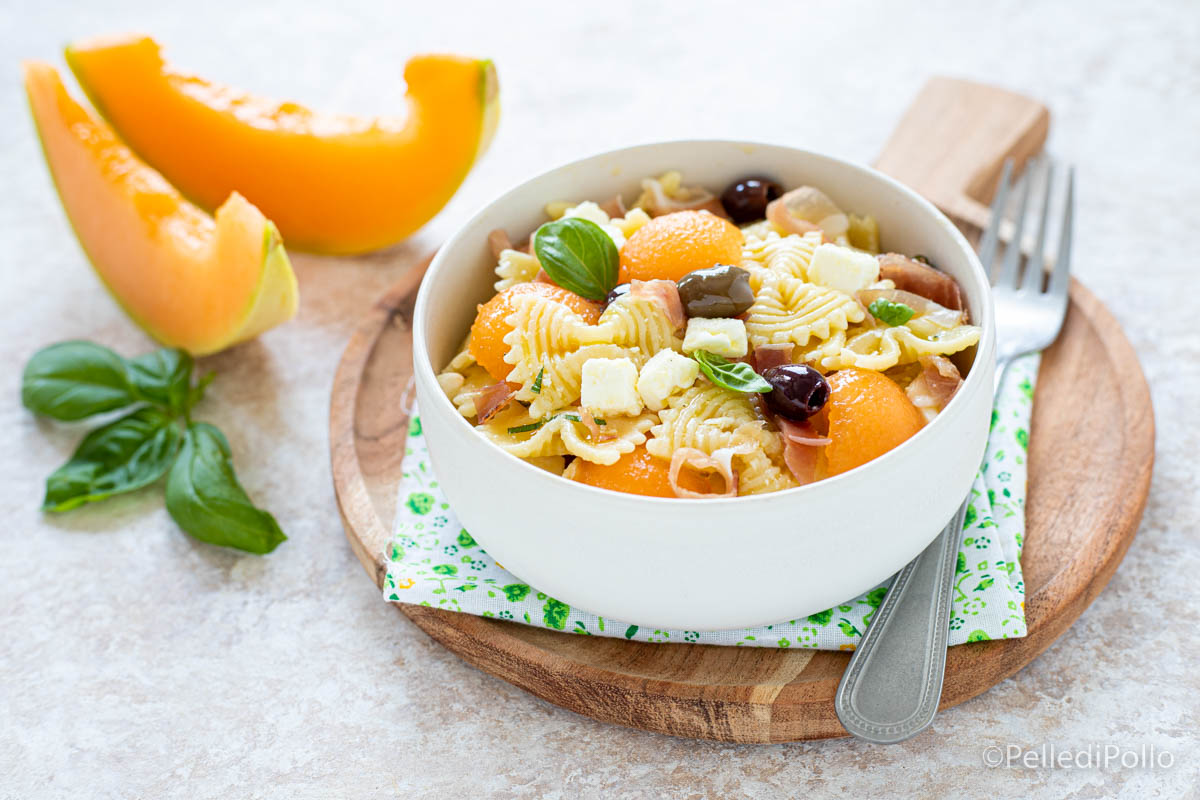 Pasta fredda con melone e feta