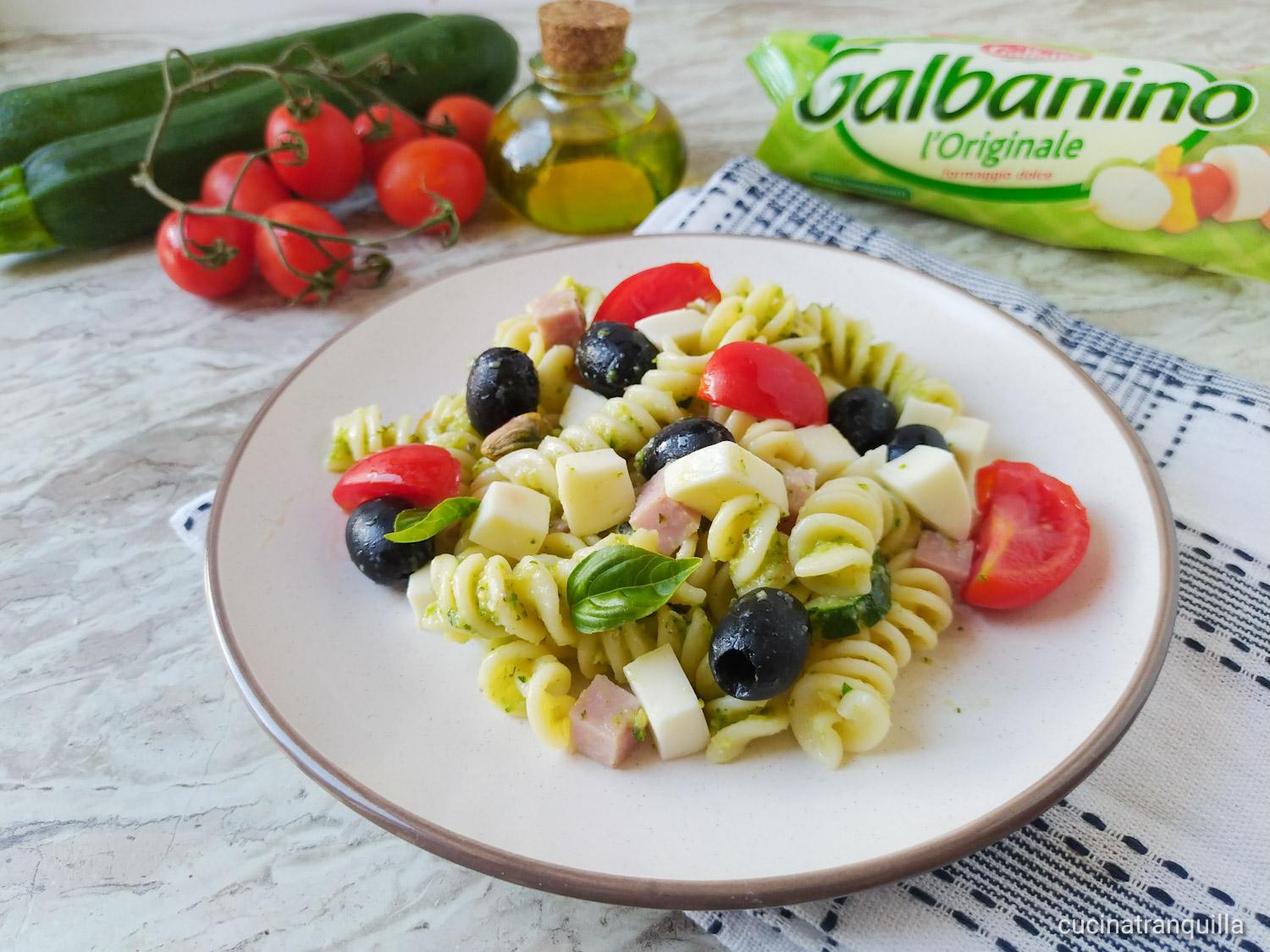 Pasta fredda con pesto di zucchine e pistacchi