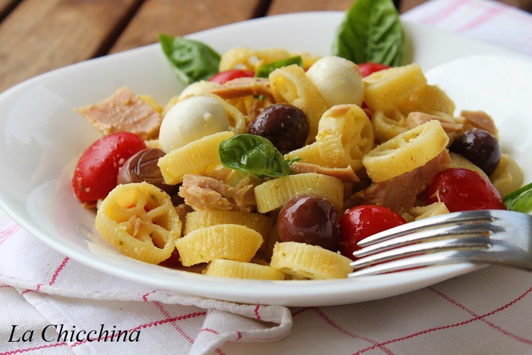 Pasta fredda con pesto, tonno e mozzarelline