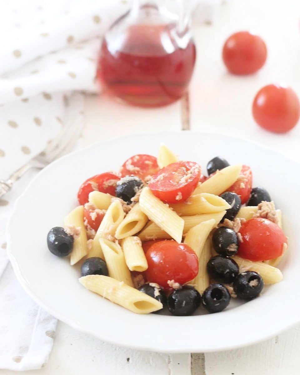 Pasta fredda con pomodorini tonno e olive