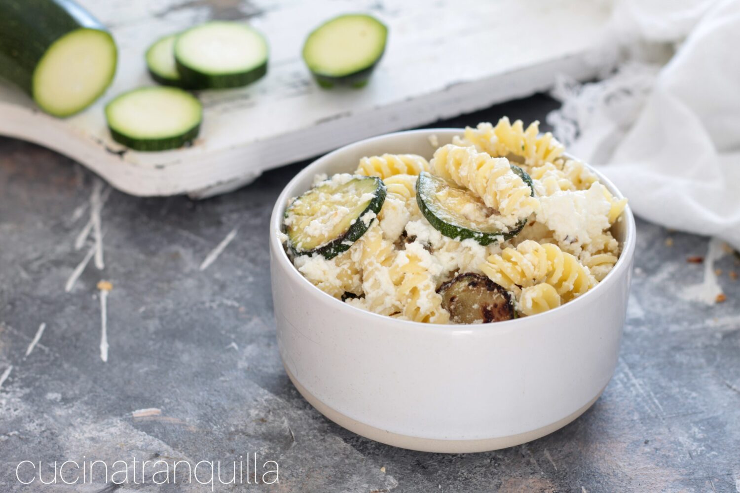 Pasta fredda con ricotta e zucchine