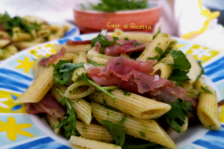Pasta fredda con rucola, speck e grana