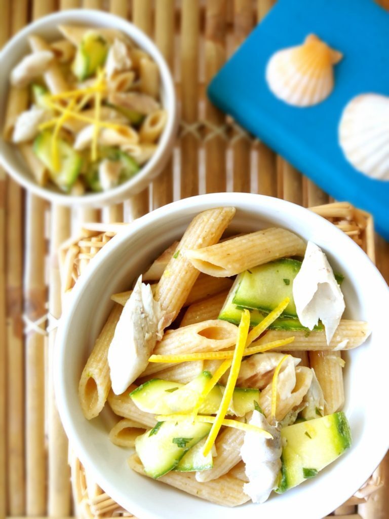 Pasta fredda con sgombro e zucchine marinate