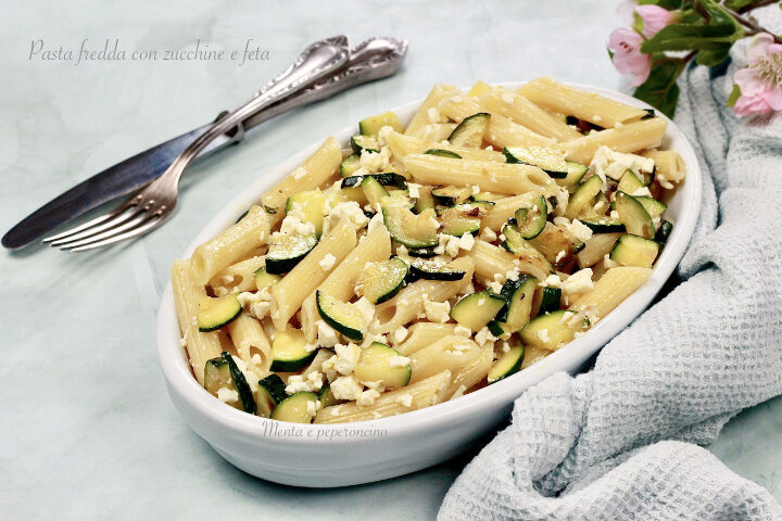 Pasta fredda con zucchine e feta