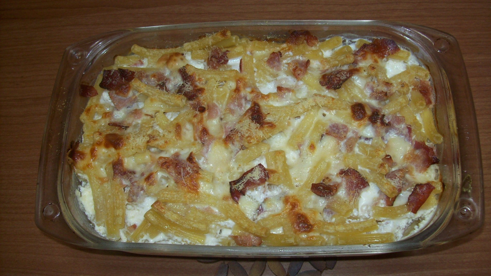 Pasta gratinata con fontina e speck