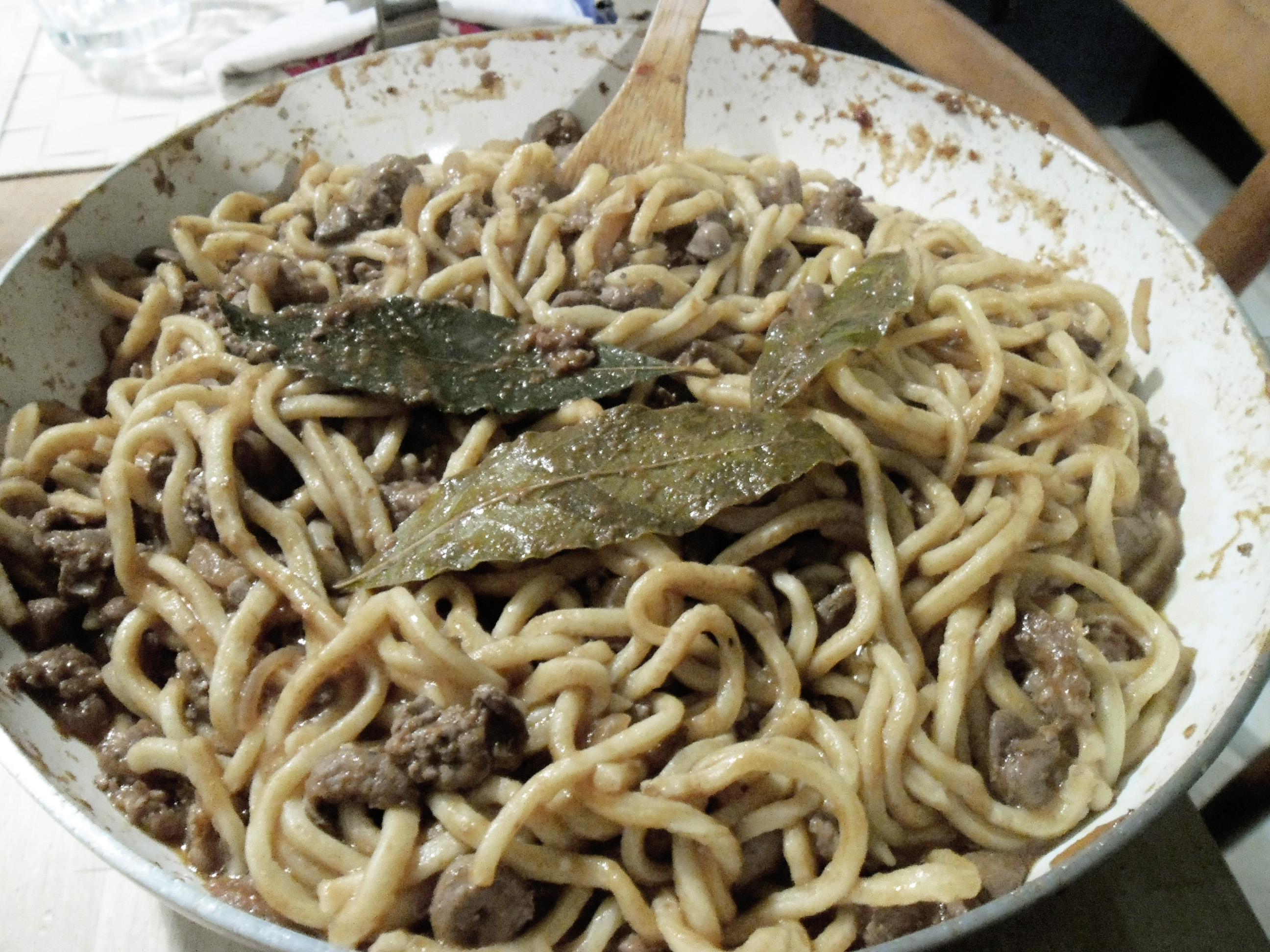 Pasta inchiummusa (tagliolini con ragù di fegatini)