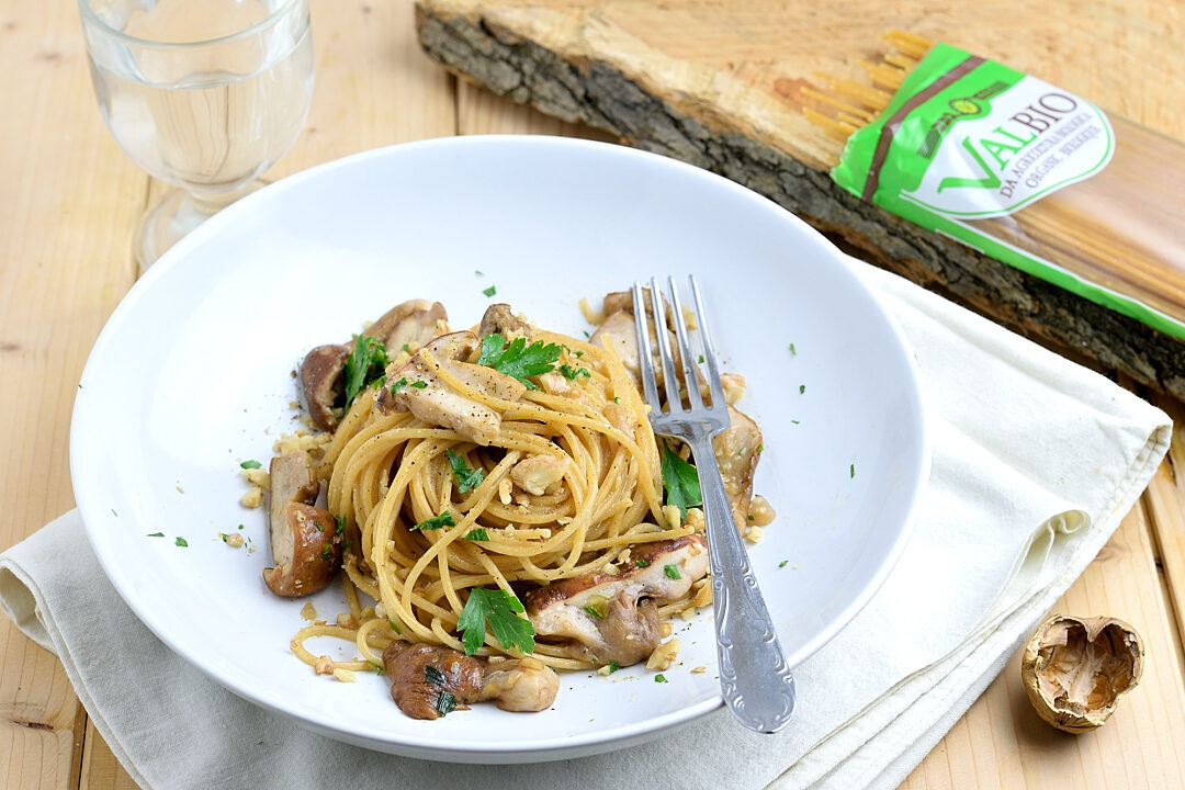 Pasta integrale ai funghi porcini e noci