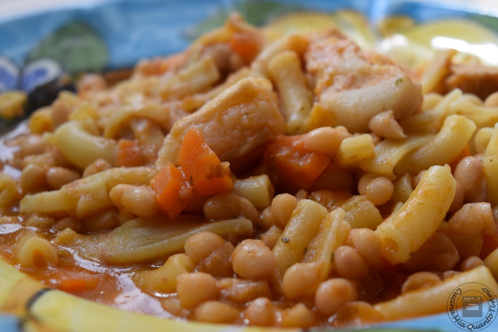 Pasta mista con fagioli tondini e costine di maiale