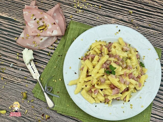 Pasta mortadella e pistacchio
