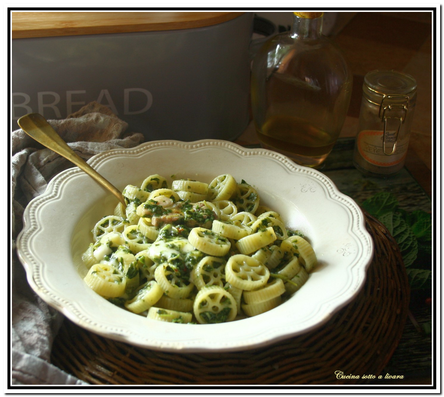Pasta pancetta provola e cime di rapa