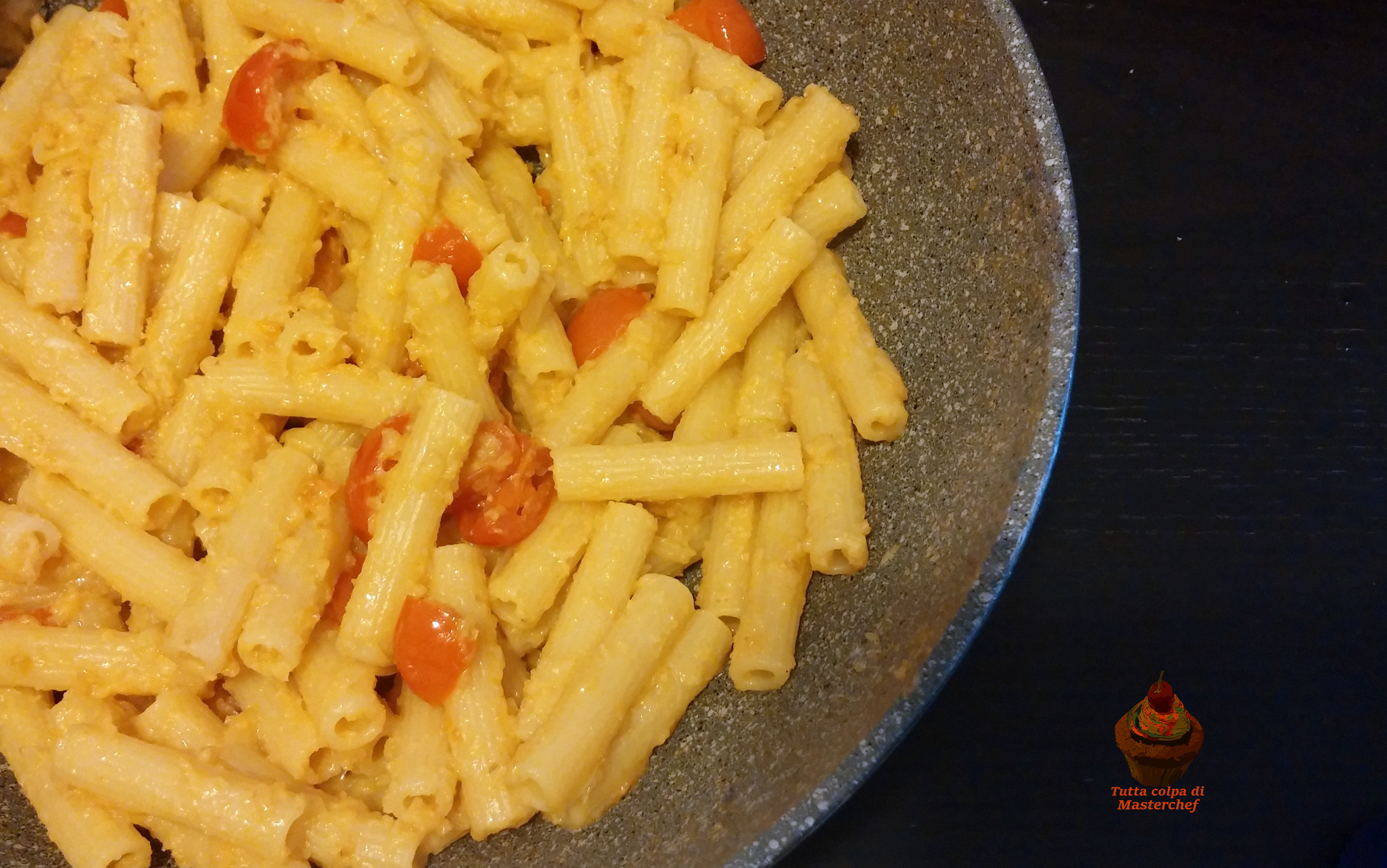 Pasta pangrattato e crema di cipolle