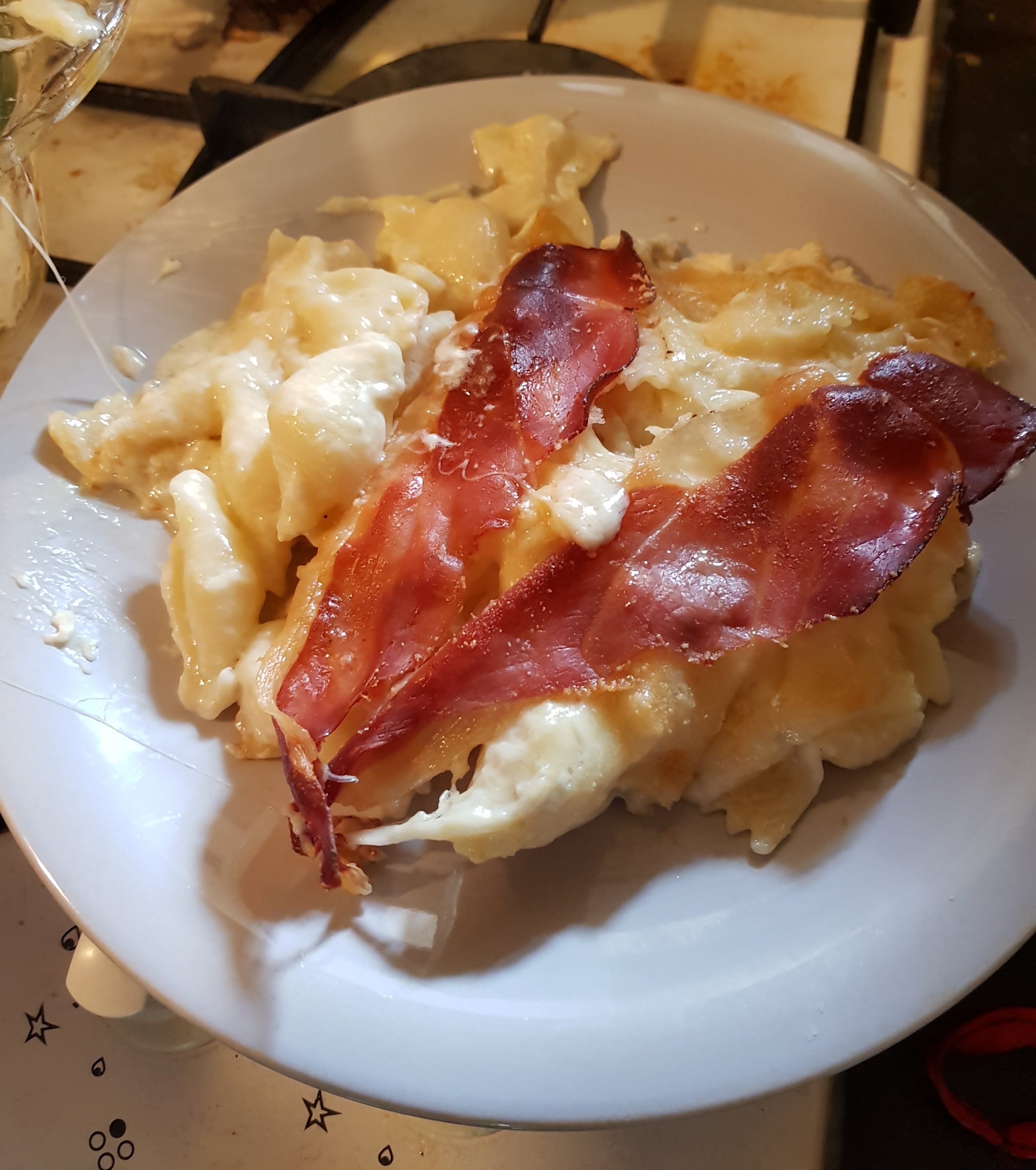 Pasta pasticciata ai formaggi e speck