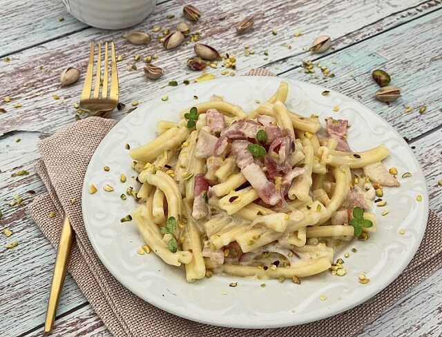 Pasta pesto pistacchi e pancetta