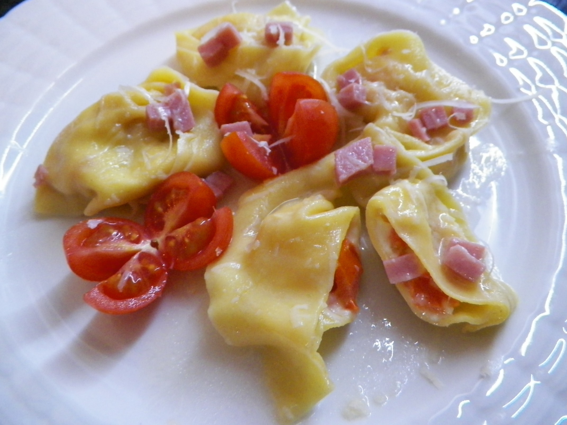 Pasta ripiena mozzarella e pomodoro