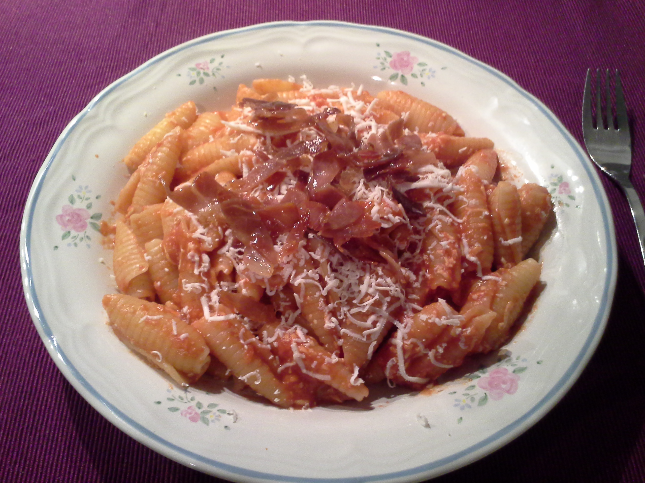 Pasta saporita crudo ricotta salata