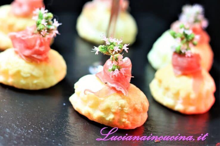 Pasta sfoglia con fonduta e crudo