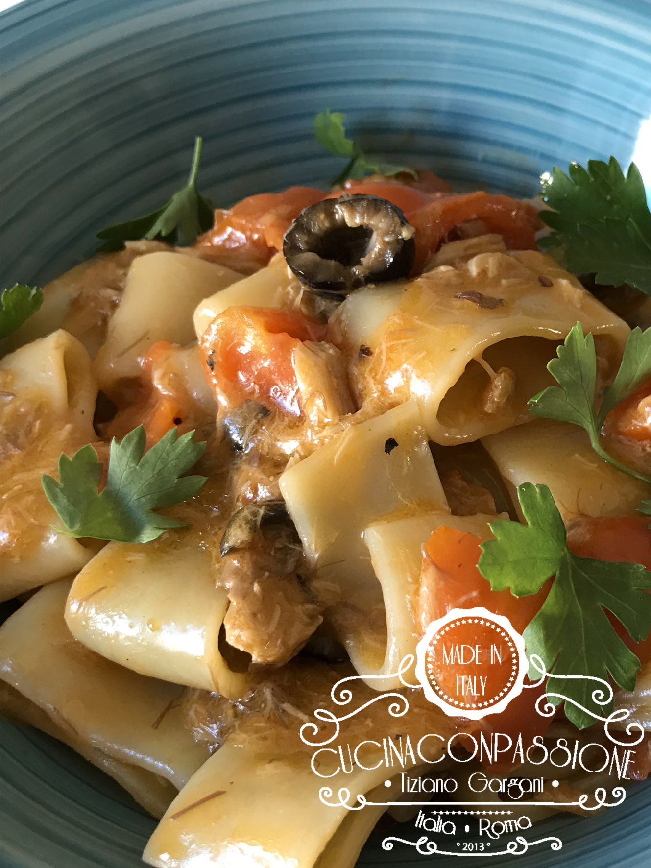 Pasta sgombro, olive e pomodorini