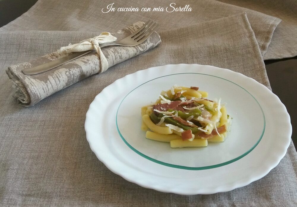 Pasta speck e peperone verde