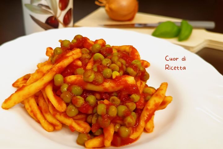 Pasta sugo e piselli