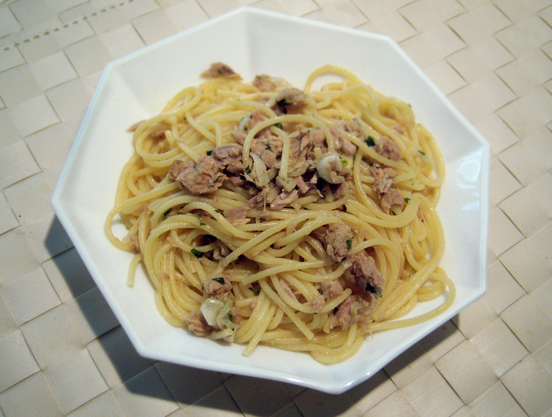 Pasta tonno e cipollotti
