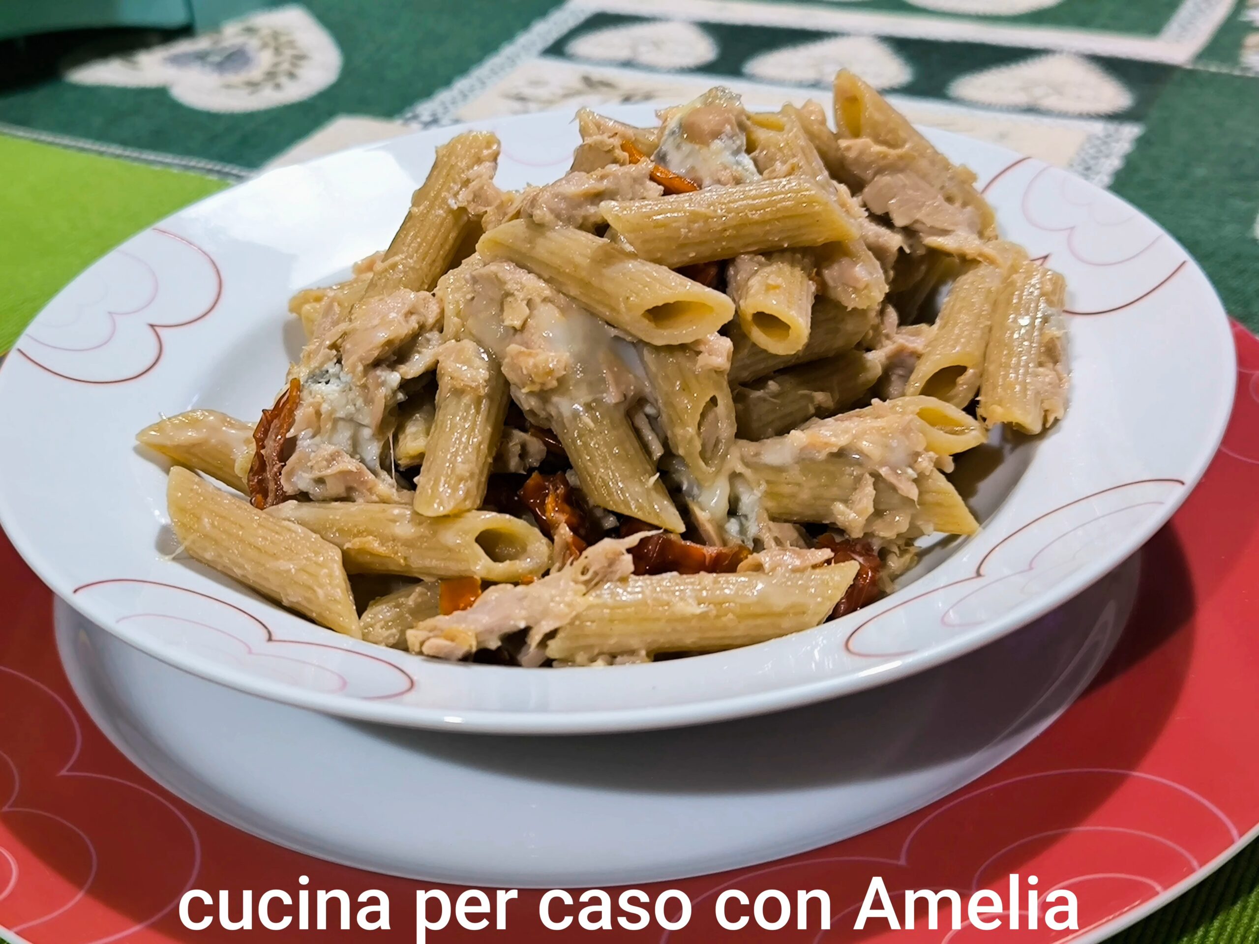 Pasta tonno, gorgonzola e pomodori secchi