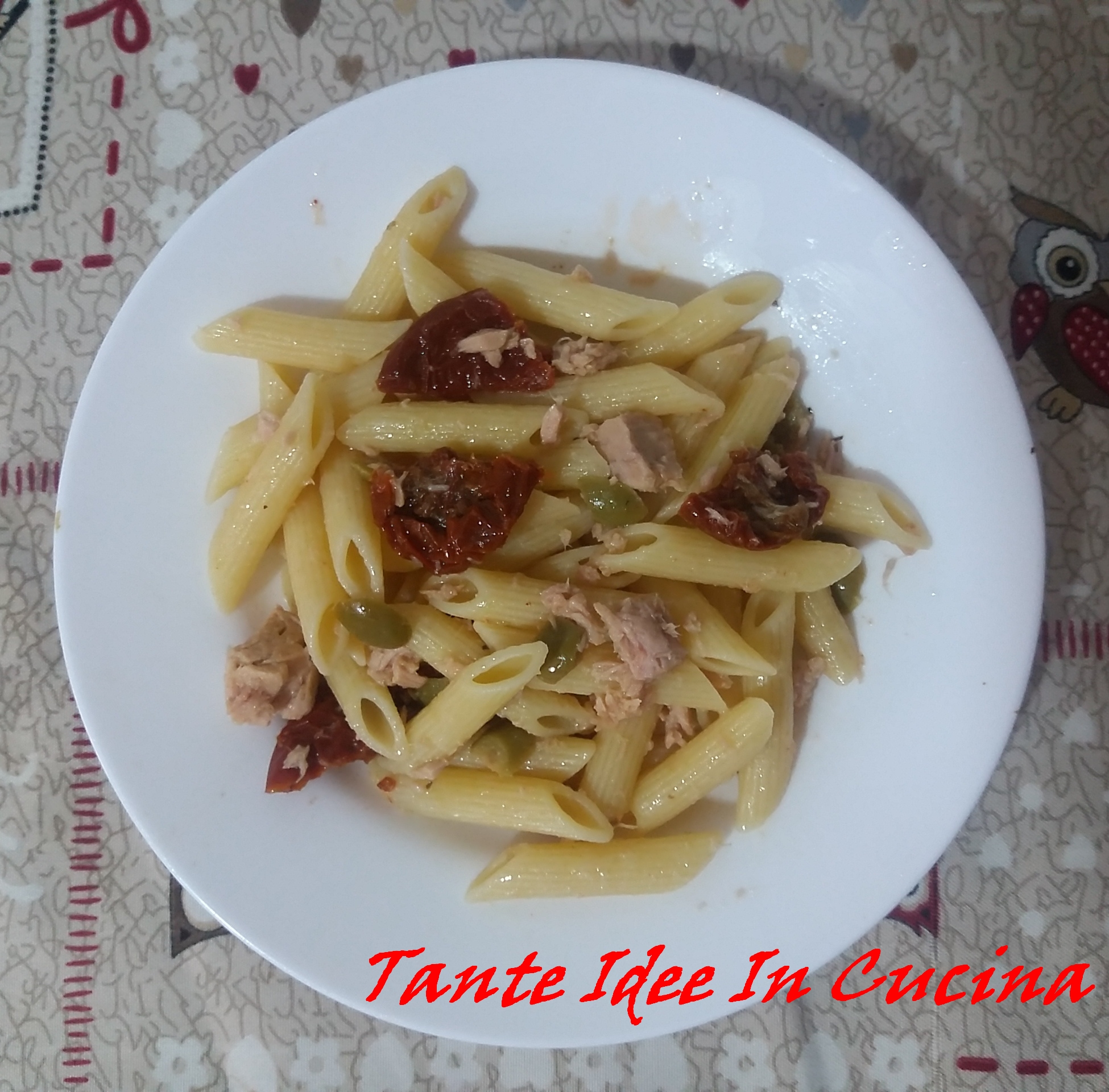 Pasta tonno, pomodori secchi e olive