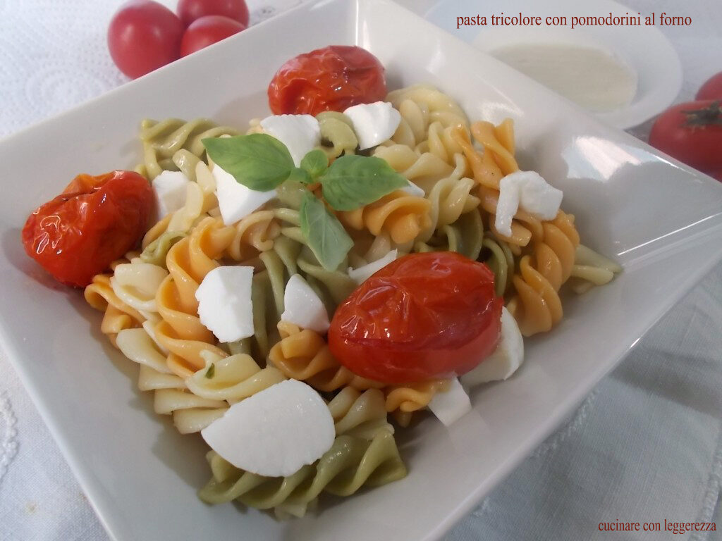 Pasta tricolore con pomodorini al forno