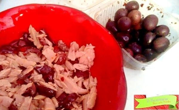 Pasta veloce tonno e olive, si prepara in pochi minuti