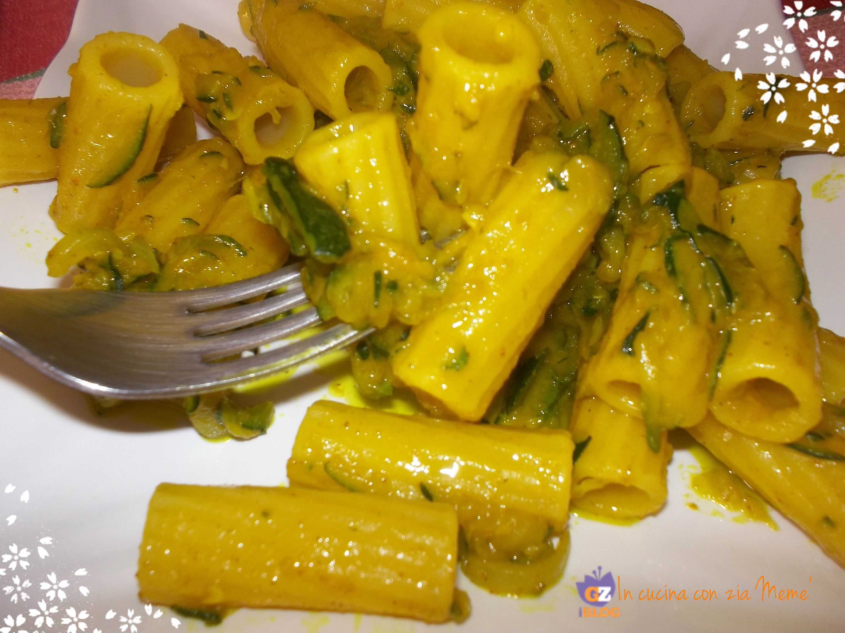 Pasta zucchine e curcuma
