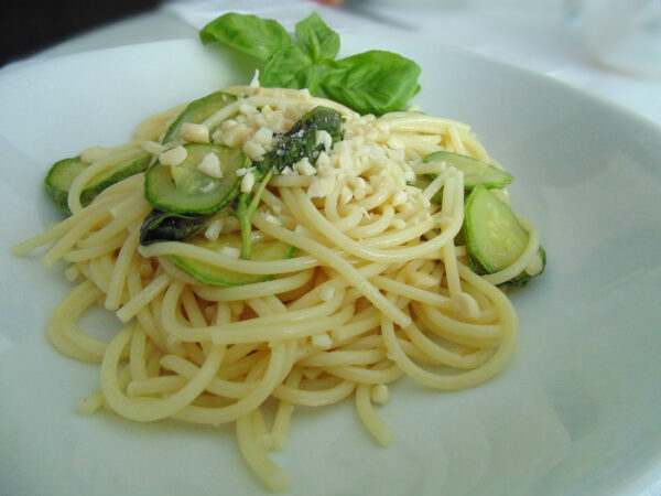 Pasta zucchine e mandorle