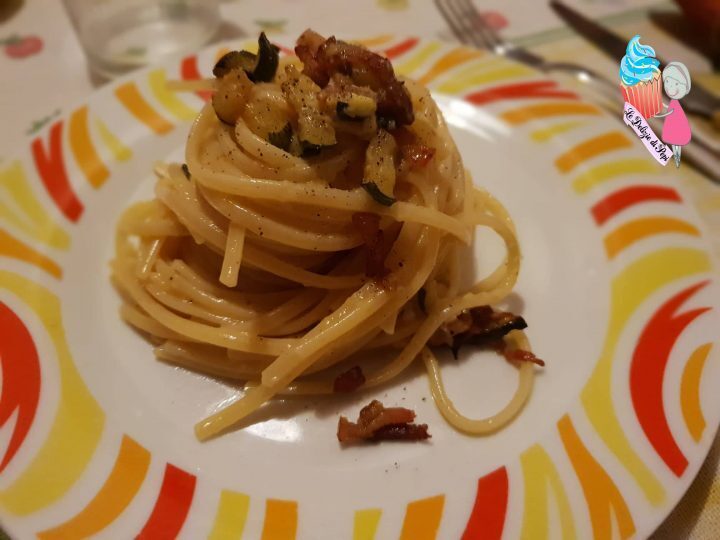Pasta zucchine pancetta e uova