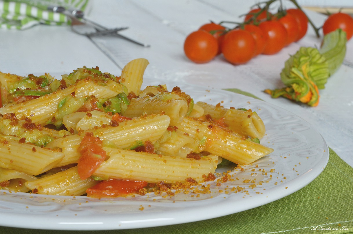 Pasta zucchini pomodoro e bottarga