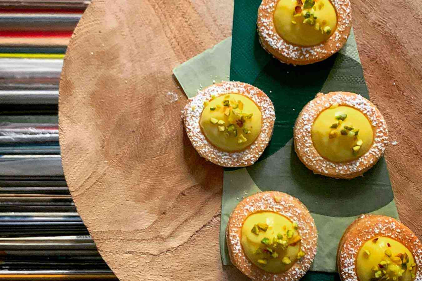 Pasticcini di frolla e crema pasticcera