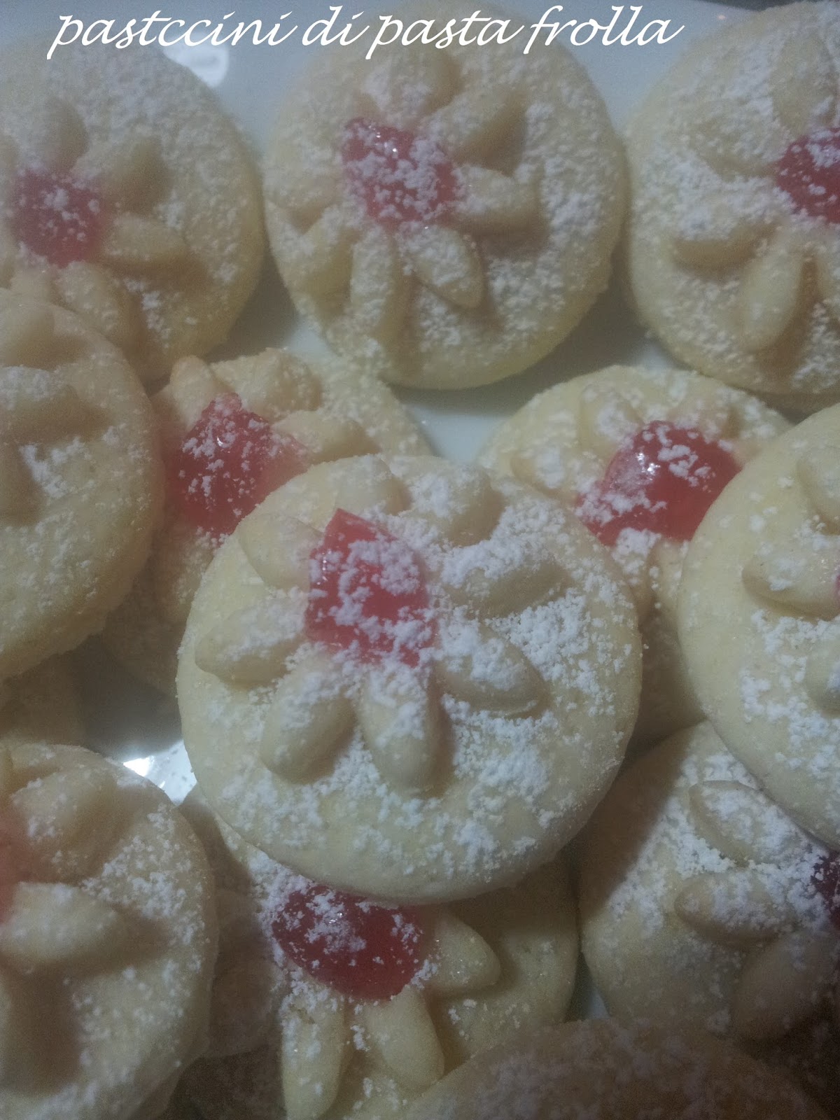 Pasticcini di pasta frolla