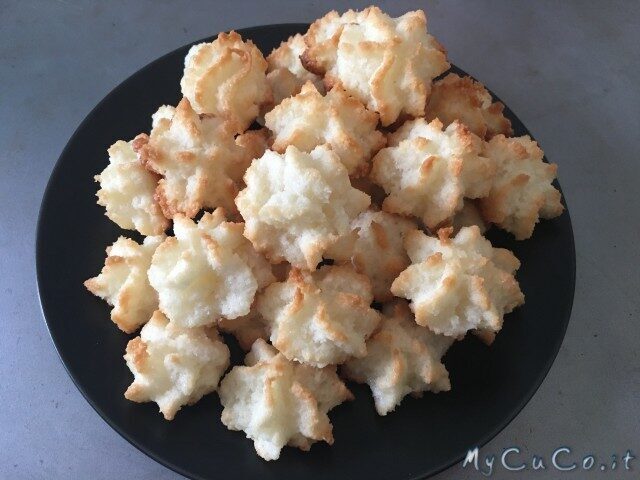 Pasticcini (spumini al cocco) con il cuco moulinex