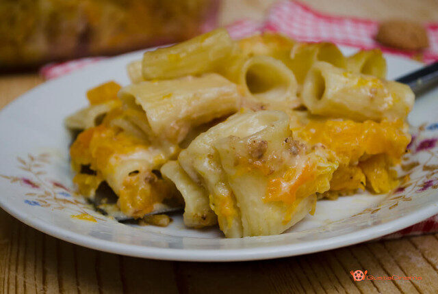 Pasticcio di pasta al forno con zucca e besciamella